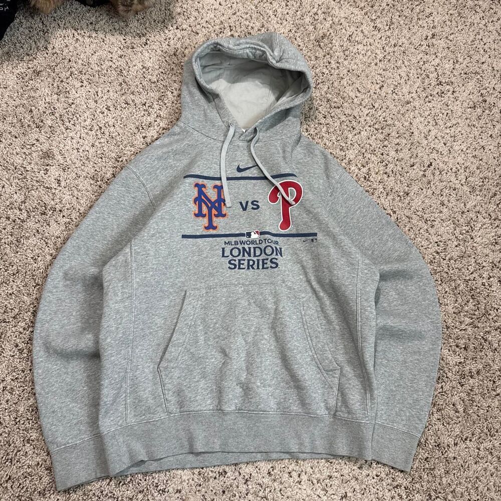 Nike Men's Grey Hoodie